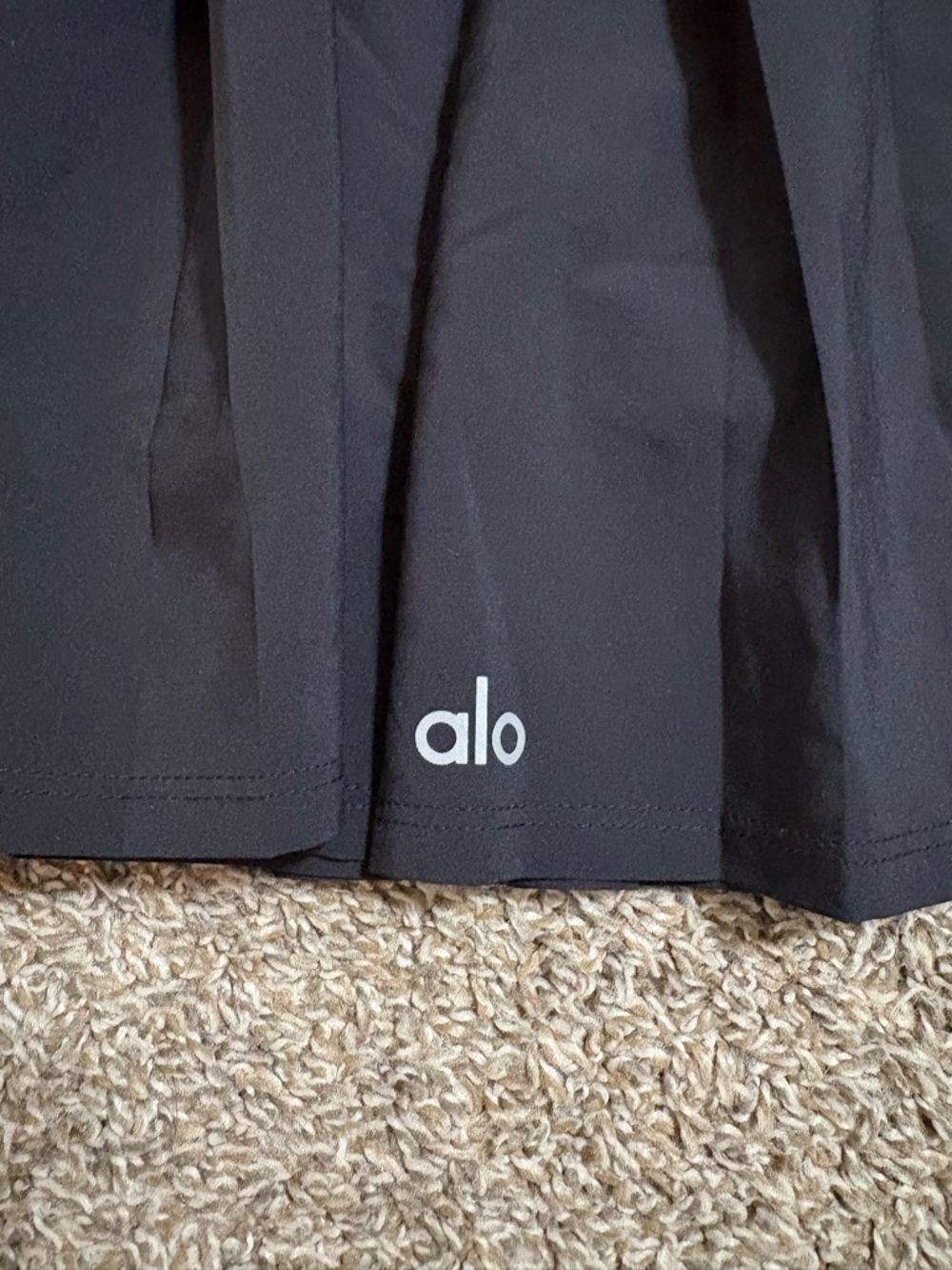 Alo Yoga Aces Tennis Skirt Black Pleated Skort with Pockets Womens Size Small - Picture 3 of 8